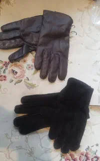 دو عدد دستکش چرم طبیعی‌ زنانه و مردانه