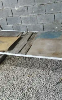 تخت فلزی