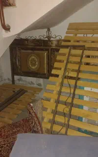 تخت با دو تا چوب زیر تشک
