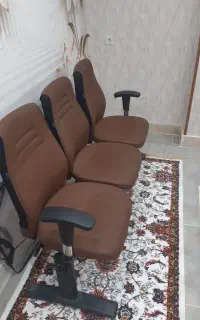 صندلی انتظار ۳نفره چرم اصلی رنگ قهوه ای