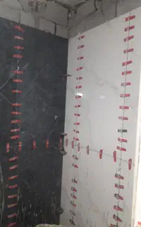 کاشی کاری چسبی ودوغابی