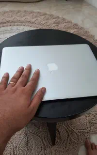 MacBook Air 2017 رم ۸ و SSD ۲۵۶ بسیار تمیز