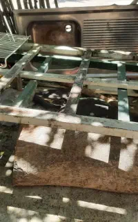 چهارپایه زیر رختخوابی