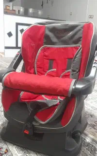 صندلی کودک داخل ماشینی