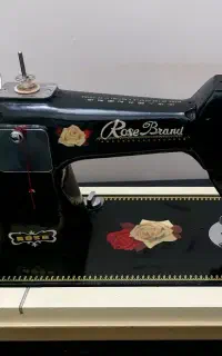 چرخ خیاطی رز برند در حد نو