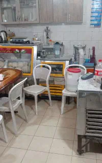 یک دستگاه یخچال ویترینی قدیم