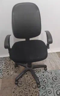 صندلی اداری جک‌دار و چرخ‌دار سالم