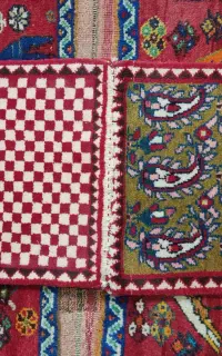قالیچه و وسایل نقاشی
