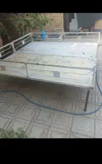تخت اهنی