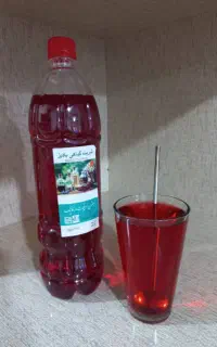 شربت گل سرخ،گلاب و زعفران و نعنا