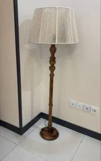 آباژور ایستاده