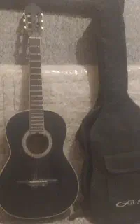 گیتار به همراه کیف دستی