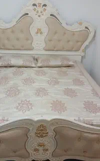 تخت خواب به همراه تشک و دوتا پاتختی