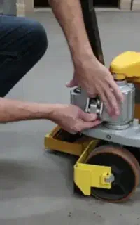 تعمیرات استاکرلیفتراک دستی سهندلیفت