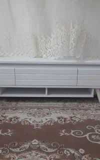میز تلوزیون سفید در حد نو