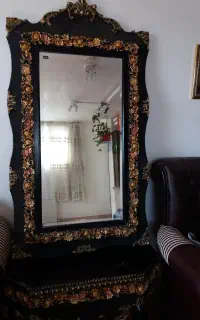 آینه قدی و میز