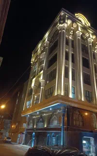 کارگر برای سنگکاری نما