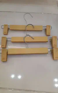 تعدادی آویز شلوارفقط دونه ای25000تومن