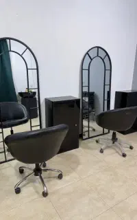 استخدام و اجاره صندلی و میز ناخن (حرفه ای ها)