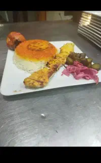 نیرو خانم کار در رستوران