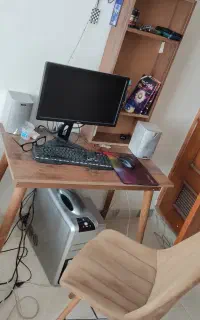 میز تحریر و دراور بسیار نو