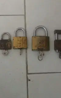 قفل کتابی اویز مغزی. با کلید