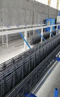 کار در کارگاه تیرچه صنعتی