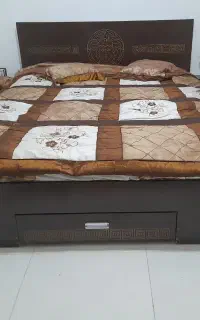 تختخواب دونفره همراه دو عدد پاتختی
