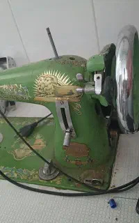 چرخ خیاطی قدیمی