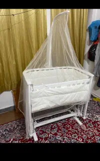 تخت کنار مادر