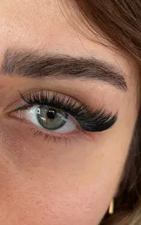 کاشت تخصصی مژه