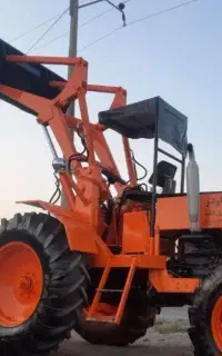تراکتور لودری بیل جلو مدل ۱۳۶۶