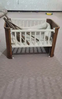 تخت و گهواره کنار مادر