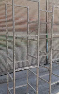 چهارپایه فلزی