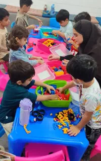 استخدام مربی کم سن برای مهد کودک