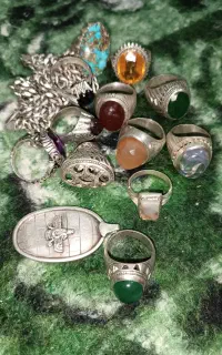 نزدیک ۳۵۰گرم نقره
