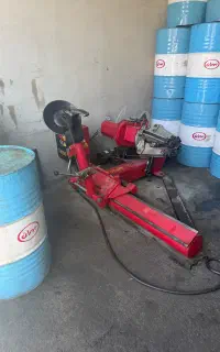استخدام سرویس کار ماشین آلات سنگین در کارخانه بتن