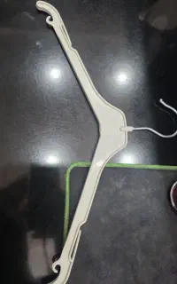 چوب لباسی سفید