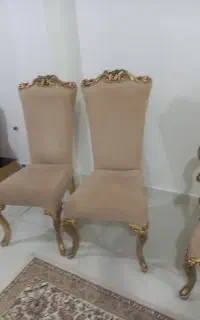 دو عدد مبل میزبان