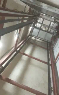 شاگرد برای آسانسور