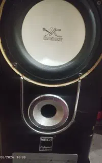 باند یا اسپیکر بزرگ
