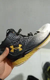 کفش سالنی بسکتبال سایز ۴۲