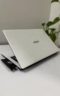 ASUS A550