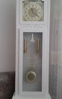 ساعت ایستاده داخل خانه