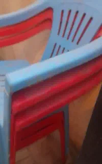سه عدد میز سه عدد صندلی یک عدد اجاق کاز
