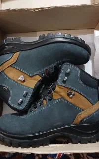 کفش کوهنوردی   ربوا سایز ۴۱