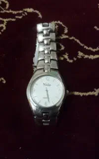 تعدادی سا۶عت فروشی