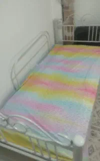 تخت فلزی