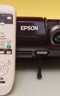 پروژکتور EPSON کارکرده بدون تعمیر