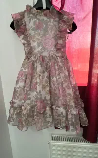 پیراهن دخترانه